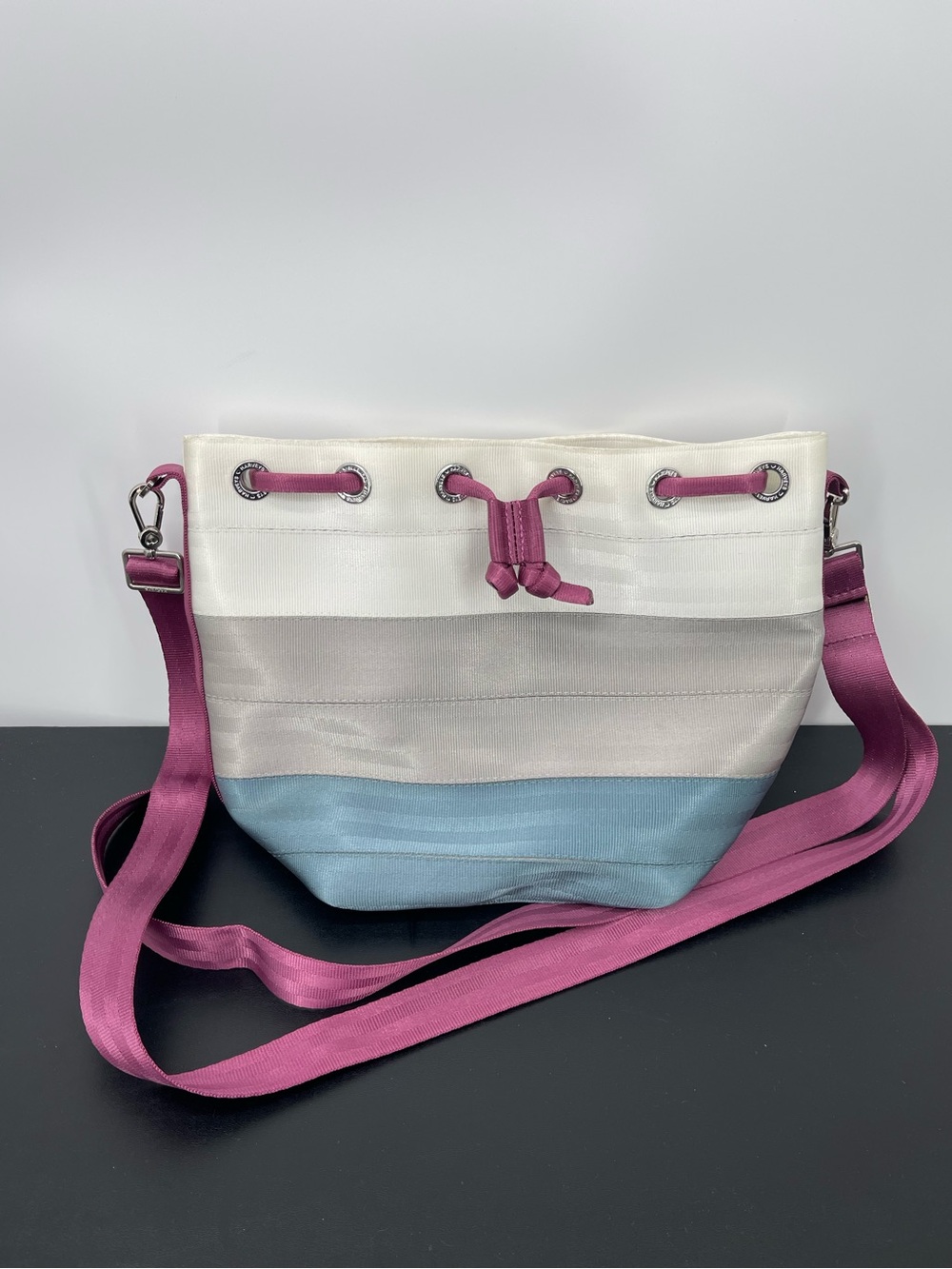 ⭐️Harvey’s California On Ice Park Hopper Belt Drawstring Bag, Pink, Cream, Blue